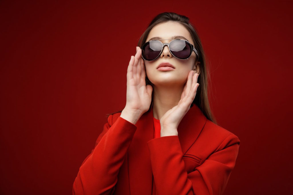 Okulary przeciwsłoneczne to nie tylko modne dodatki, ale przede wszystkim ochrona dla naszych oczu